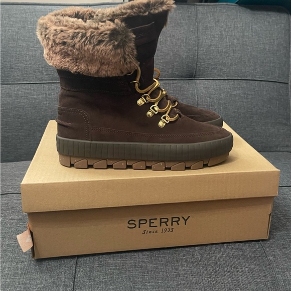 NEVER WORN. Brown suede ankle boots with fur - Picture 5 of 8